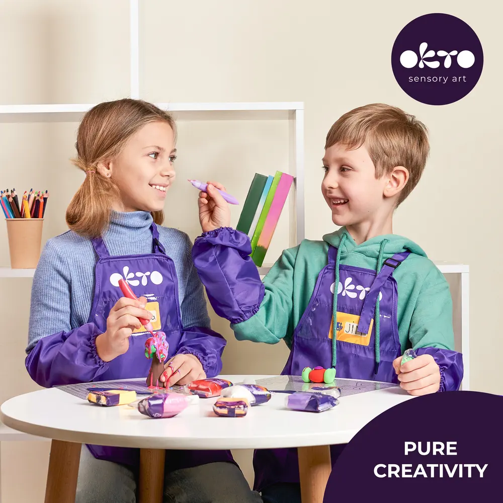 Children's apron for sculpting and painting thumbnail 5